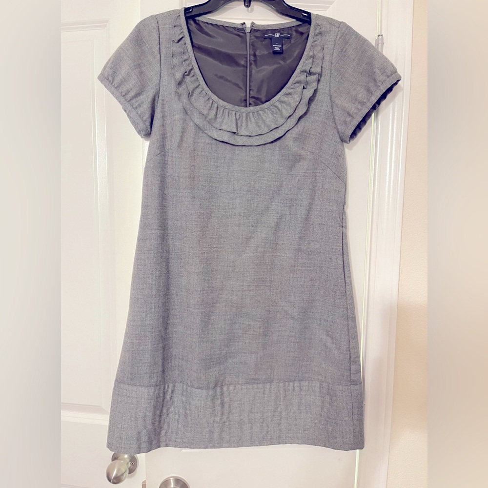 Gap Size 4 Grey short sleeve shift dress